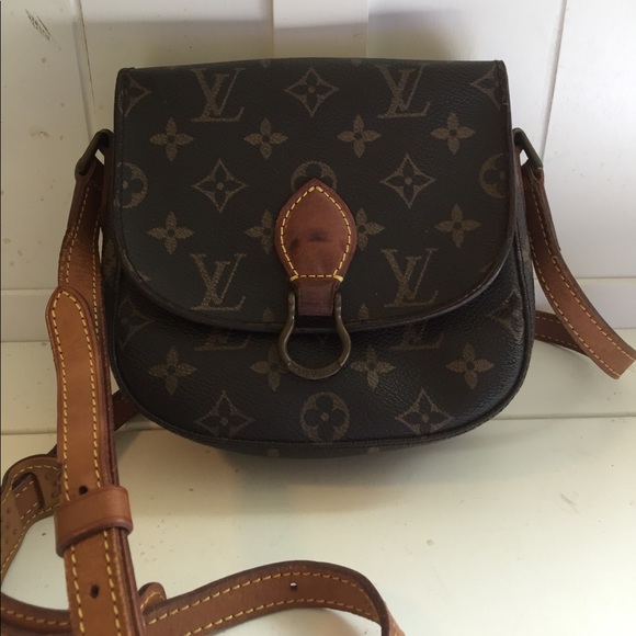Louis Vuitton Handbags - Authentic Louis Vuitton Saint cloud crossbody